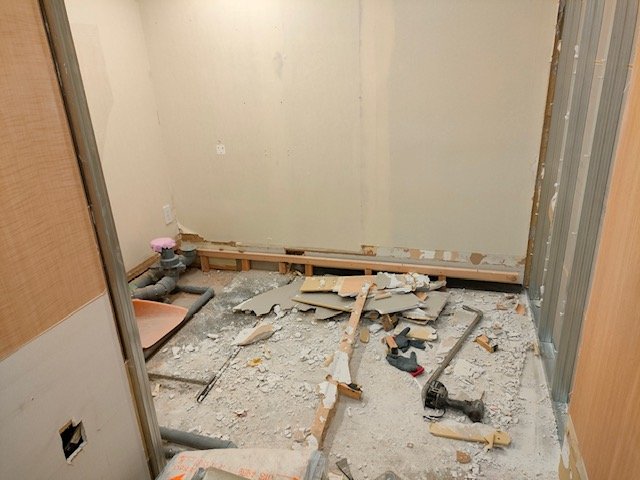 解体工事の様子(内装解体)